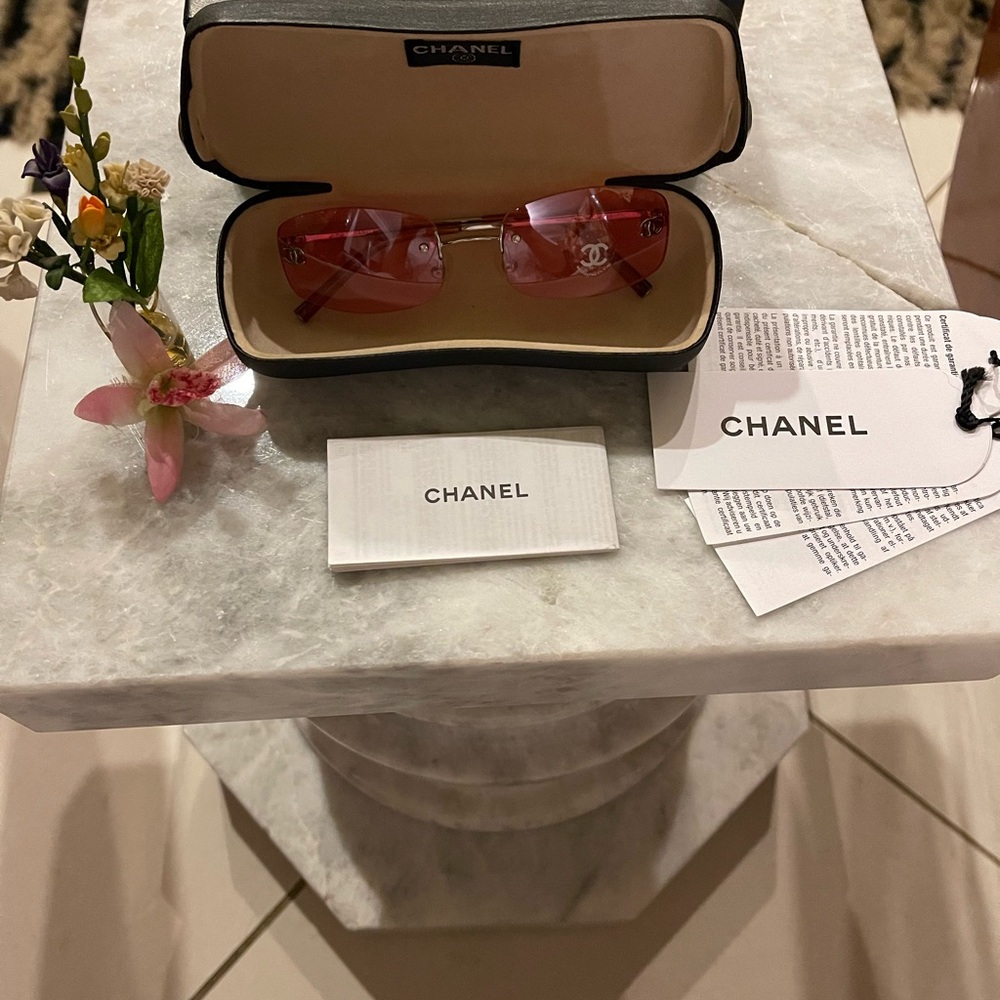 Authentic  Brand New Early ‘2000s Vintage Pink Chanel Rimless Sunglasses. Rare!!